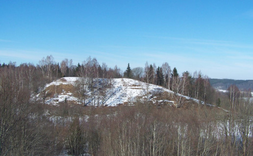 9_Padubysio piliakalnis ziema.jpg